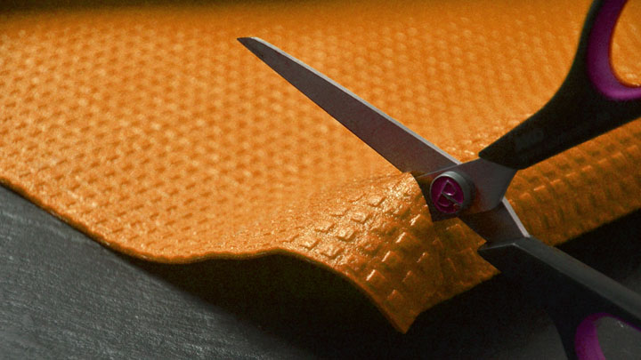 Bild: Schneiden mit der Haushaltsschere